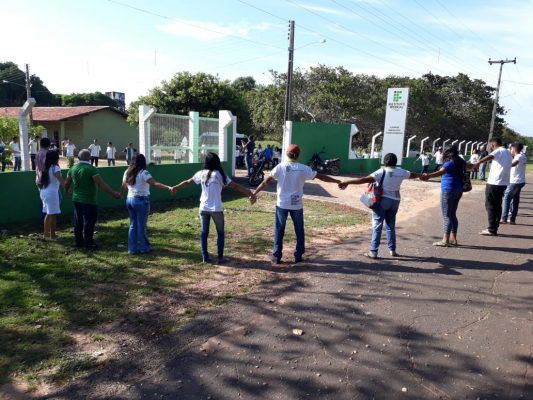 IFPI:Um "Abraço pela Educação", ato Contra Bloqueio Orçamentário.