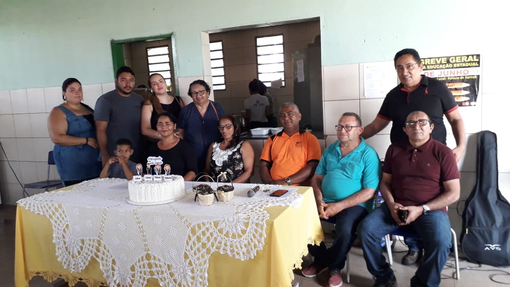 Alunos do CETI-Ferdinand Freitas fazem homenagem a Professores e Servidores.