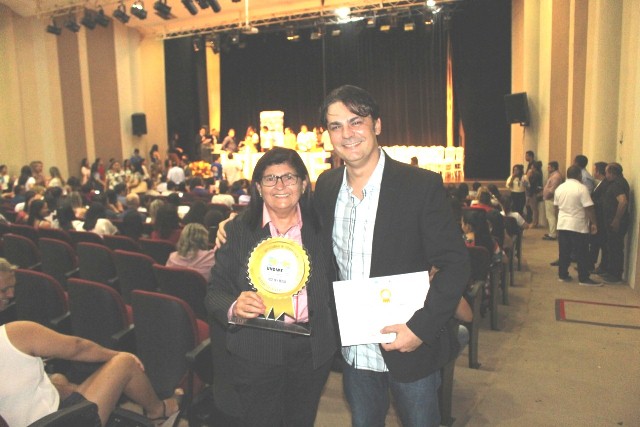 Prefeito Roger Linhares e Secretária de Educação Amparo Holanda Recebem Selo de Qualidade UNDIME.