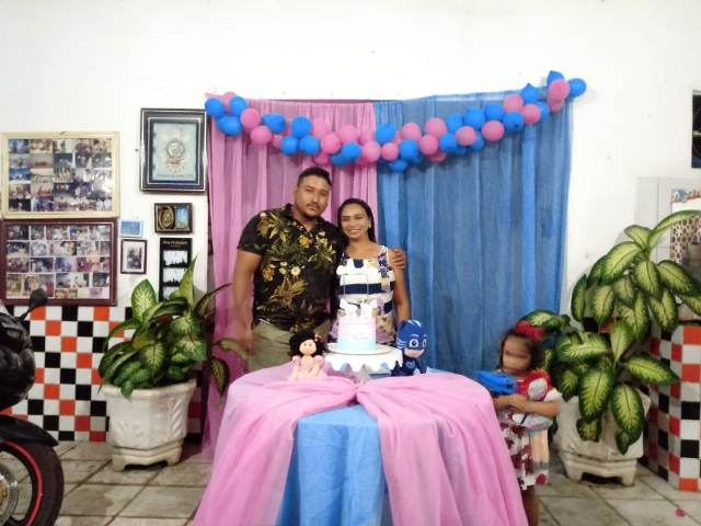 Leda e Ronielly Aguardaram surpresos o Chá de Revelação!