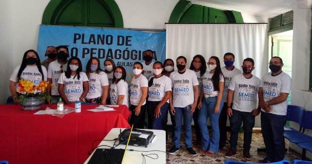 Professores das Rádio Aulas recebem orientações em Reunião na SEMED.