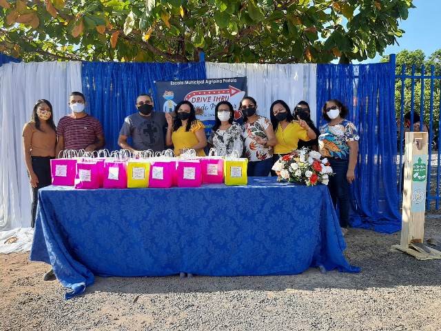 Escola Agripina Portela Promove um “Drive Thru” em comemoração ao dia do Professor