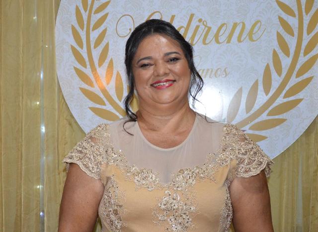 Celebração dos Anos Dourados de Valdirene Rocha Barros.