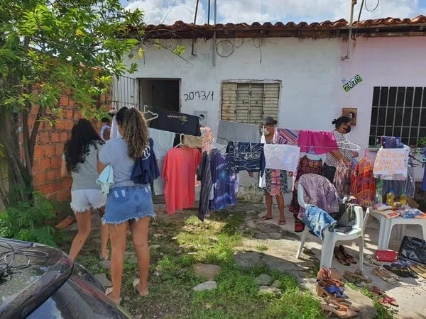 Grupo organiza ‘varal solidário’ para distribuir roupas e alimentos para famílias carentes em Teresina