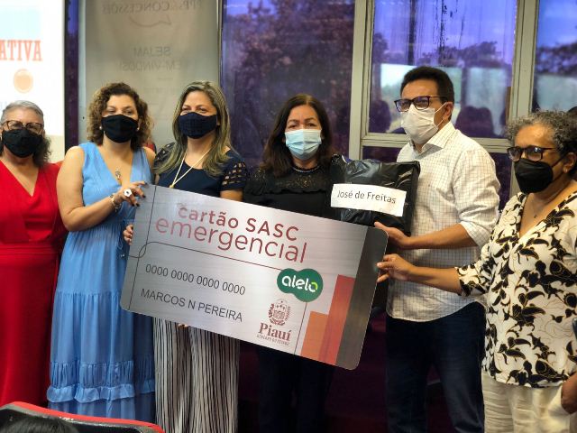 Secretária de Ação Social Participou  da Assinatura e Entrega do CARTÃO SASC EMERGENCIAL do Governo do Estado