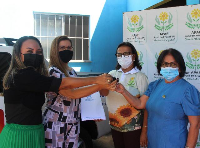 APAE de José de Freitas Realiza Solenidade de Entrega do Projeto “Aquisição de Veículo Automotor”