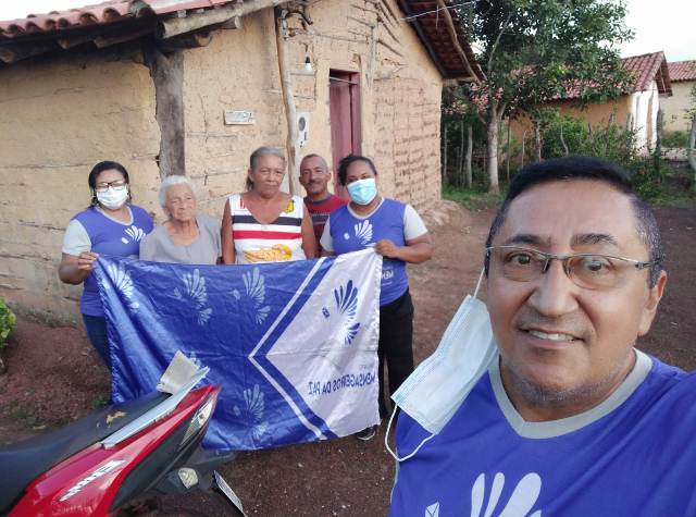 Grupo de Retiro Mensageiro da Paz Realizando Ação Solidária