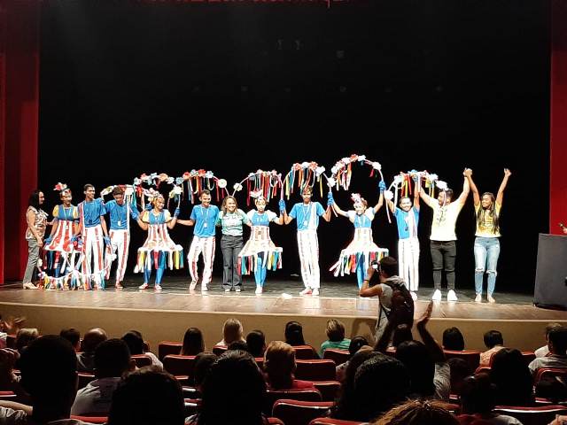 Corpo de Dança dos Alunos da APAE – (FEAPAES) Participarão da Feira de Flores e Artesanato Que Inicia Nesta Sexta-feira (25), no Estacionamento da Ponte Estaiada