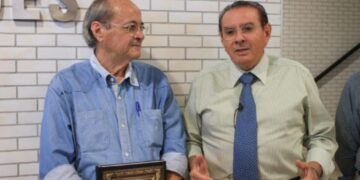 Valdeci Cavalcante Homenageia Sílvio Mendes