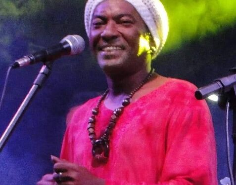 Restaurante Flor de Sal Apresenta o Cantor e Compositor Dimas Bezerra Neste Sábado (19)