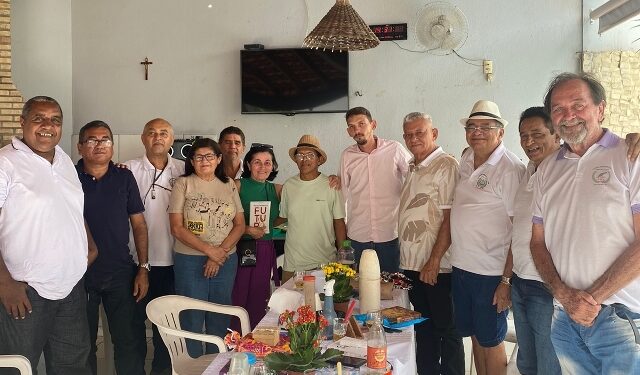 Academia Freitense de Letras Realiza Confraternização