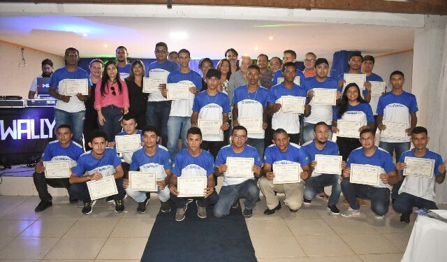 SENAI entrega certificados para alunos em José de Freitas