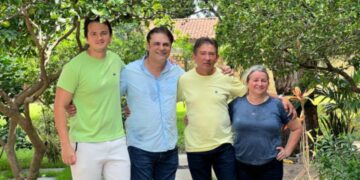 Prefeito Roger Linhares Visita Amigos no Dia do Trabalhador