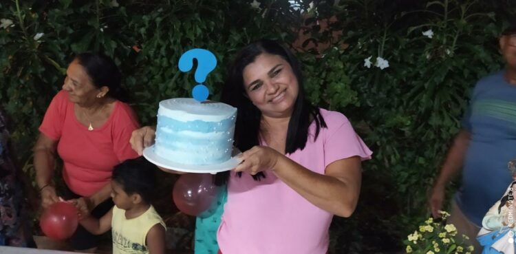 Parabéns para Amélia Sampaio em uma Festa Surpresa