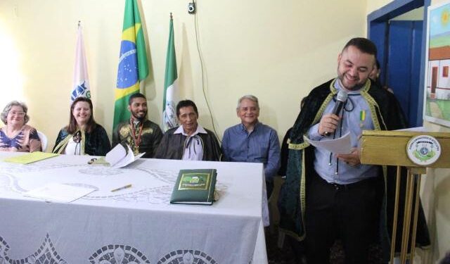 Novo Membro da Academia de História dos Municípios Oriundos de Campo Maior – PI (AHMOCAMPI) é Empossado na Sede da ACALE