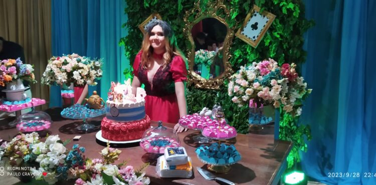 Hanna Dalila Celebra a Vida no País das Maravilhas