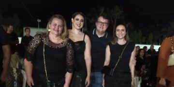 Vereadora Helena Barros Celebra a Vida em Grande Show