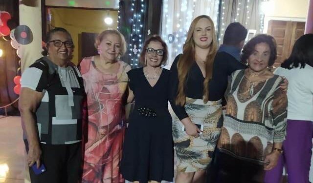 Dra. Hilda Feitosa Celebra a Vida com Muita Alegria