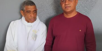 Padre Mariano Celebra Missa no Escritório de Advogados Associados