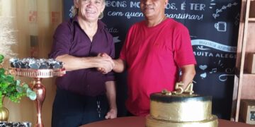 Empresário João Araújo Celebra a Vida com Animação de Roberto Carlos Couver