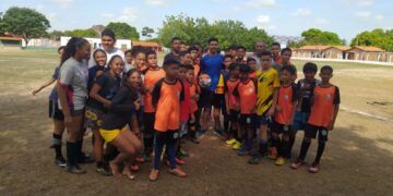 Escolinha de Futebol Geração do Futuro Recebe a Visita do Atleta Mathirso Alves
