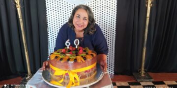 Jardelina Melo Comemora a Chegada da Nova Idade em Ritmo de Anos 60