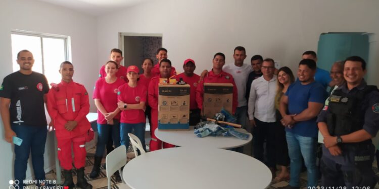 Brigada de Incêndio Recebe Materiais (EPI e EPC) da Gestão Municipal