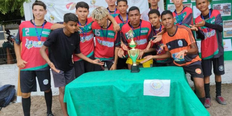 Escolinha de Futebol Geração do Futuro Encerra suas Atividades de 2023 com Confraternização Esportiva
