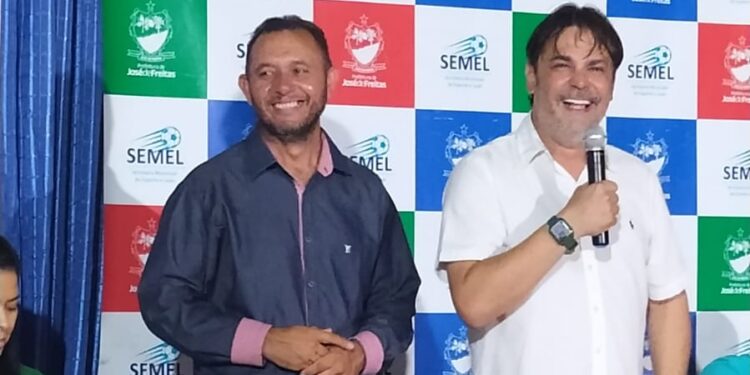 Prefeito Roger Linhares Empossa Novo Secretário de Esportes e Lazer