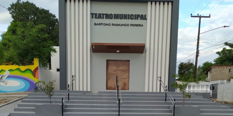 Prefeito Roger Linhares Inaugura Reforma e Modernização do Teatro Municipal Barítono Raimundo Pereira