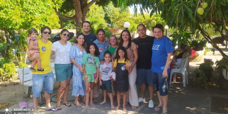 Alan Almeida Celebra a Vida com Familiares e Amigos