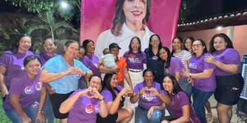 Candidata a Vereadora (PDT) Camila Mendes Realiza Reunião com Grande Público