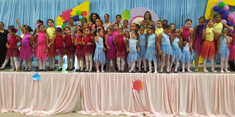 Ballet Grand Plié Apresentou “Flicts o Espetáculo”