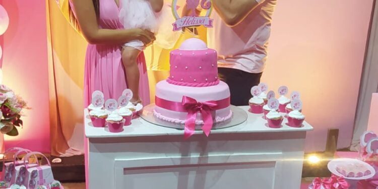 Helissa Celebra a Vida no Mundo Encantado da Barbie