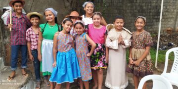 Projeto Crescendo com a Arte, Apresentou: “A Busca da Felicidade”