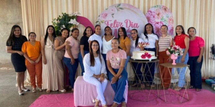 Escola Municipal Tia Amélia Realizou Festa em Homenagem às Mães