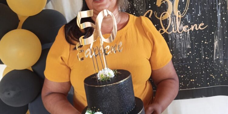 Edilene Celebrando o Brilho dos Anos Dourados