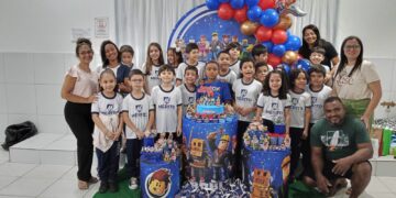 Artur Rodrigo Celebra a Vida com Amigos de Escola