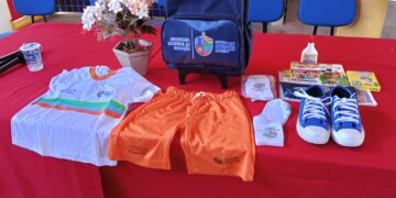 Secretaria de Educação de José de Freitas Entrega Kits Escolares Infantis