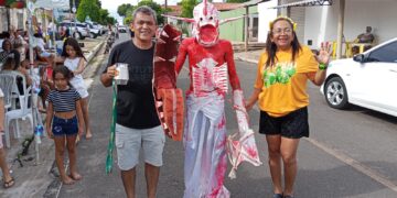 Esquenta do Zé Pereira reúne alegria e tradição na residência do casal Dra. Socorro Costa e Professor Adriano Reis