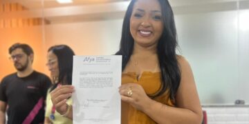 Formatura em Enfermagem Celebra Conquista de Rosa Mística