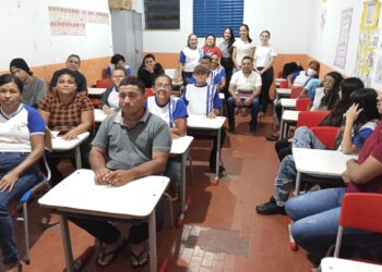Alunos da Escola Humberto de Campos Assistem Palestra sobre Autismo