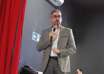 Alan Holanda Ministra Palestra com o tema “Homens como Aliados: Enfrentando a Violência de Gênero”