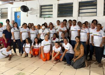 Alunos da EJA de José de Freitas recebem fardamentos novos no retorno das aulas