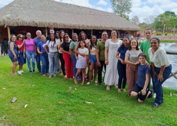 Gestão da Escola Municipal Engenheiro Vicente Batista Realiza Momento de Celebração e Gratidão