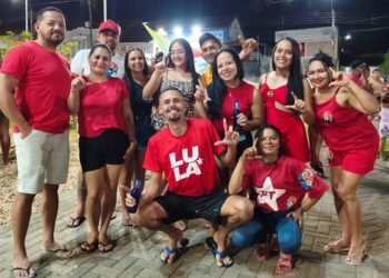 Eleitores de Lula Comemoram a Reeleição na Cidade de José de Freitas
